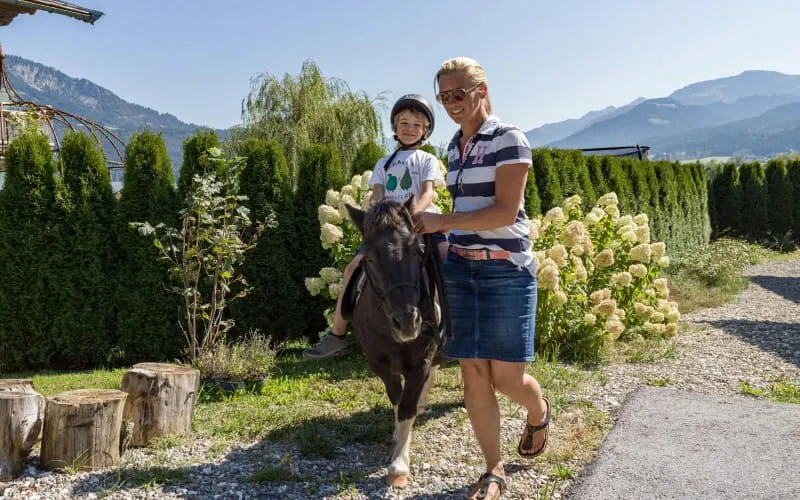 narzenhof_baernstetten_31_st_johann_09_2020_pony_reiten_1_1.jpg